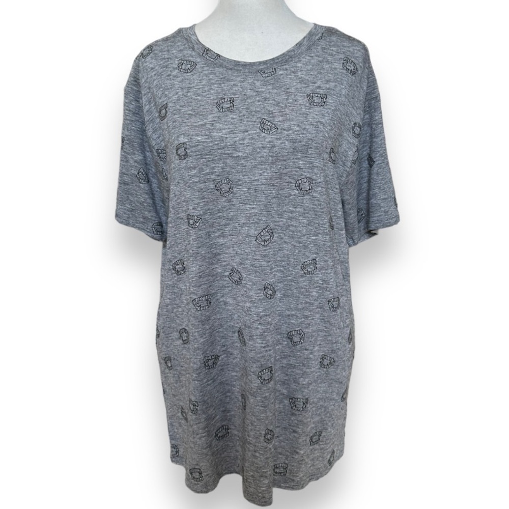 Zoe Karssen Silver Metallic Vampire Fang Print Crewneck Short Sleeve Top | M